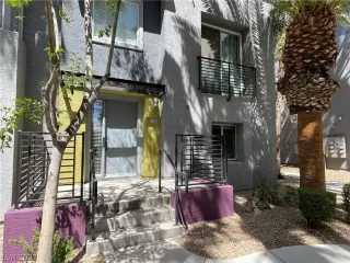 Photo #3: 2395116 Listing