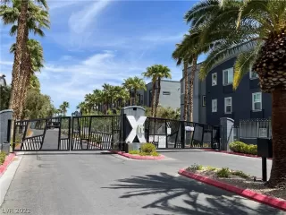 Photo #4: 2395116 Listing