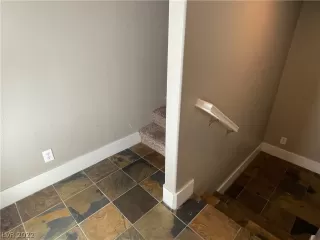 Photo #5: 2395116 Listing