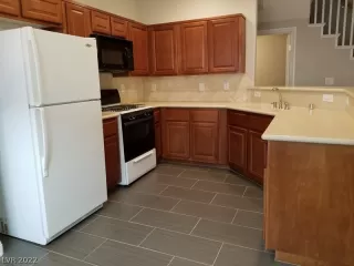 Photo #5: 2395137 Listing 