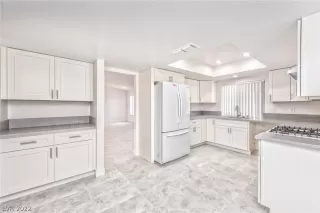 Photo #3: 2395139 Listing