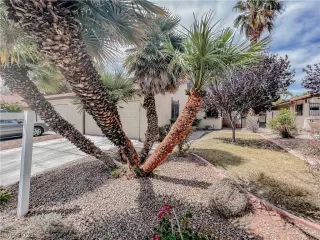 Photo #3: 2395205 Listing