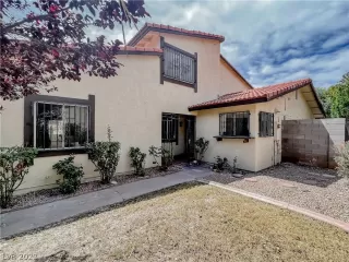 Photo #4: 2395205 Listing