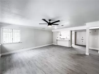 Photo #6: 2395205 Listing