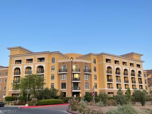 MLS: 2395206 Condo For Sale