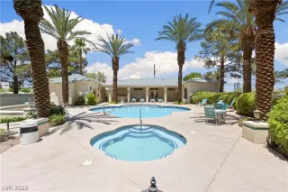 Photo #3: 2395232 Listing