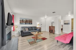 Photo #4: 2395279 Listing 