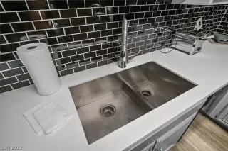 Photo #6: 2395279 Listing 