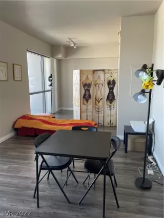 Photo #6: 2395303 Listing