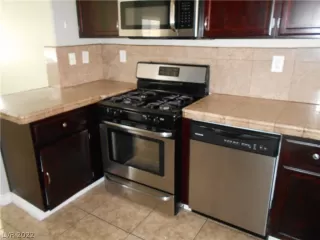 Photo #5: 2395322 Listing 