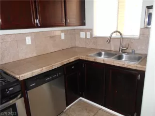 Photo #6: 2395322 Listing 