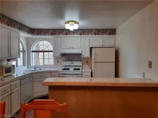 Photo #3: 2395333 Listing 