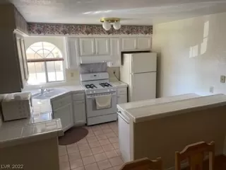 Photo #5: 2395333 Listing 