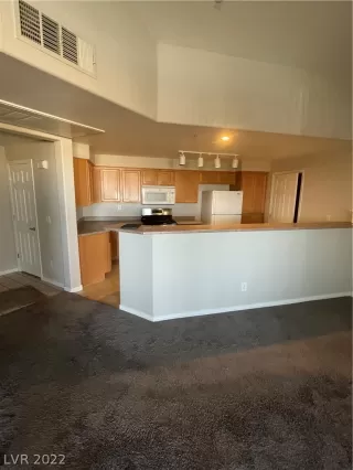 Photo #3: 2395353 Listing 
