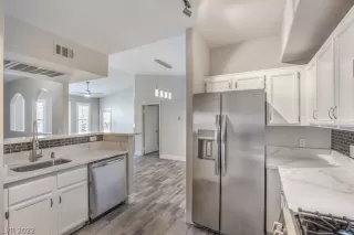 Photo #1: 2395354 Listing