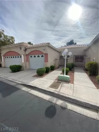 Photo #3: 2395369 Listing