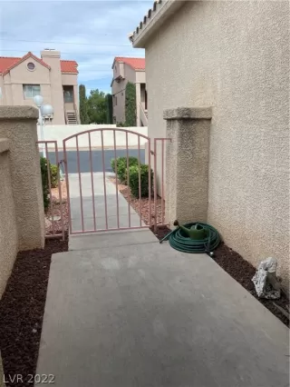 Photo #4: 2395369 Listing