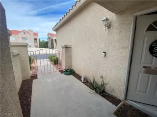 Photo #6: 2395369 Listing