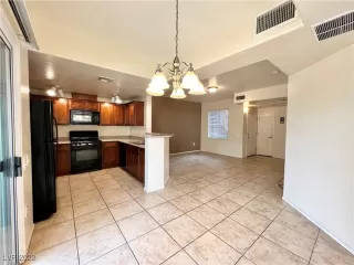 Photo #5: 2395388 Listing 