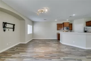 Photo #6: 2395393 Listing