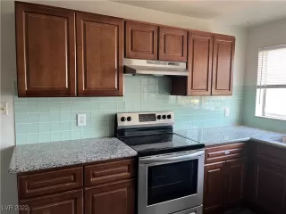 Photo #4: 2395450 Listing 