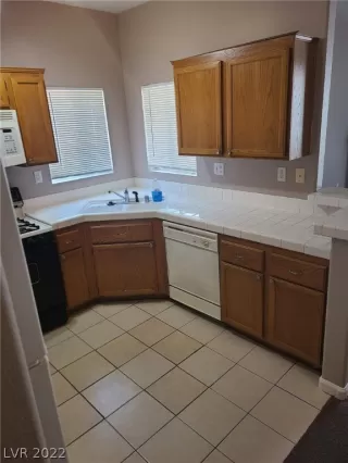 Photo #6: 2395456 Listing