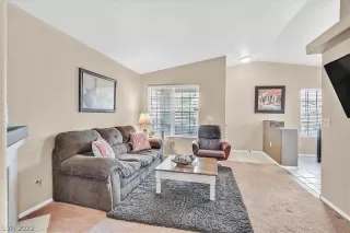 Photo #4: 2395474 Listing