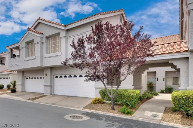 MLS: 2395511 Condo For Sale