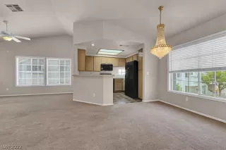 Photo #4: 2395511 Listing