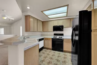 Photo #5: 2395511 Listing