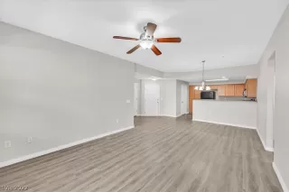 Photo #4: 2395522 Listing