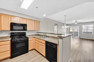 Photo #6: 2395522 Listing