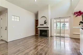 Photo #1: 2395540 Listing