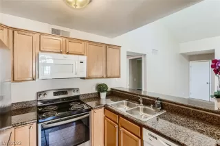 Photo #2: 2395540 Listing