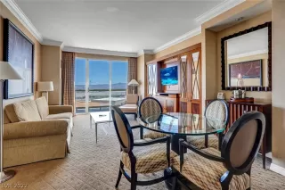 Photo #4: 2395547 Listing