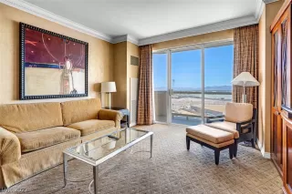 Photo #6: 2395547 Listing