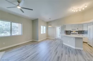 Photo #3: 2395557 Listing