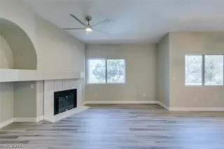 Photo #5: 2395557 Listing