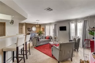 Photo #1: 2395576 Listing 