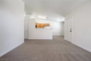 Photo #4: 2395579 Listing