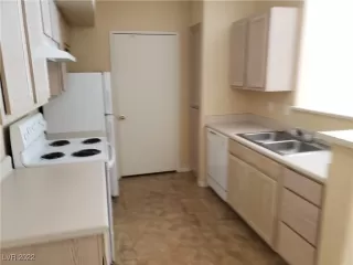 Photo #6: 2395619 Listing 