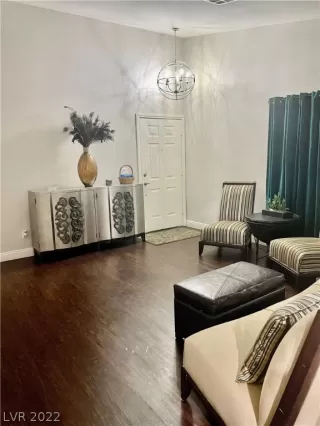 Photo #2: 2395639 Listing