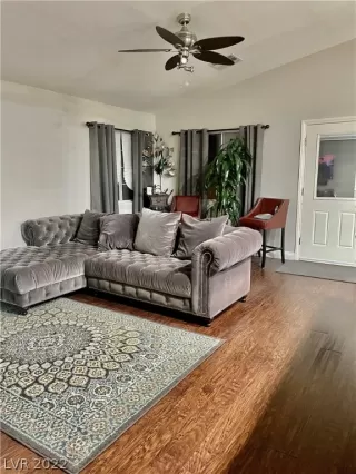 Photo #4: 2395639 Listing