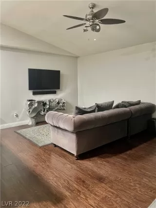 Photo #5: 2395639 Listing