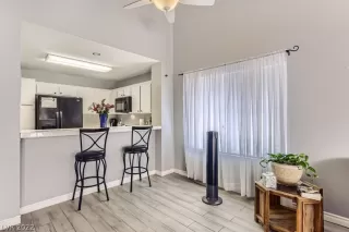 Photo #2: 2395641 Listing