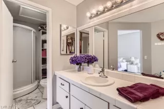 Photo #6: 2395641 Listing