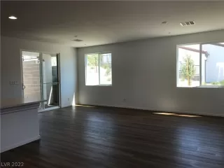 Photo #1: 2395652 Listing 