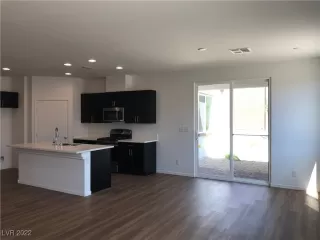 Photo #2: 2395652 Listing 