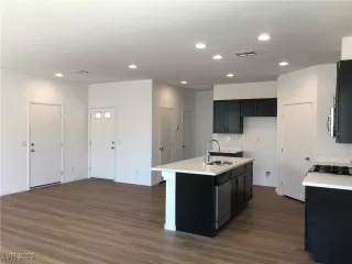 Photo #4: 2395652 Listing 