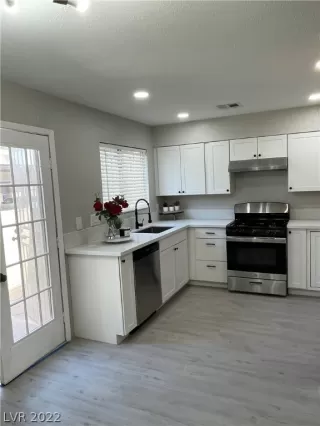 Photo #3: 2395689 Listing 